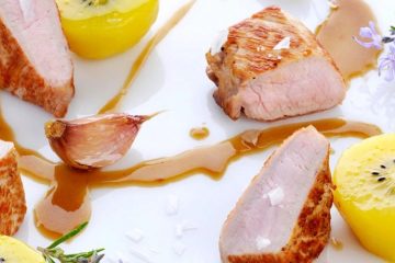 Solomillo de cerdo con kiwis maduros confitados