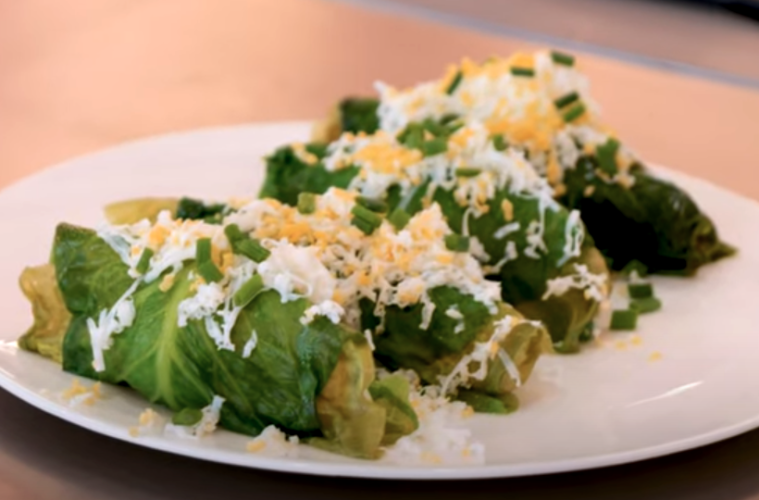 Wraps de lechuga con ensaladilla de sobras de pollo