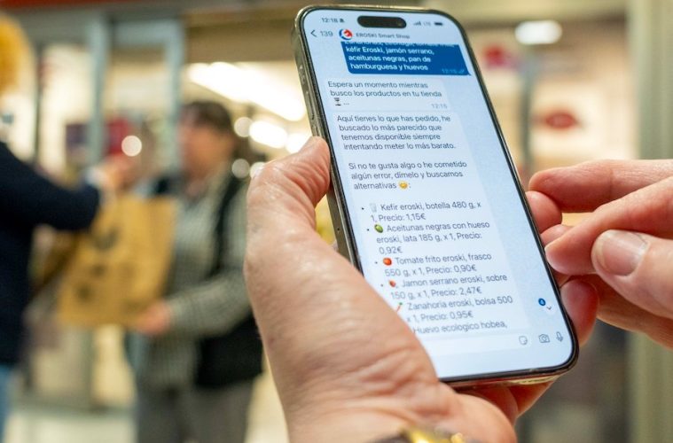 ¿Hacer la compra en un súper por WhatsApp, mediante texto o conversando en audio? (Foto Eroski)