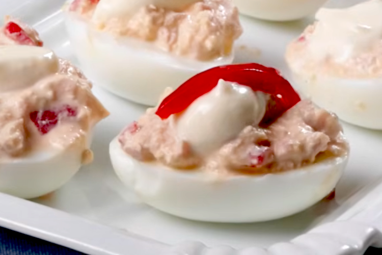 Huevos rellenos de atún con alioli