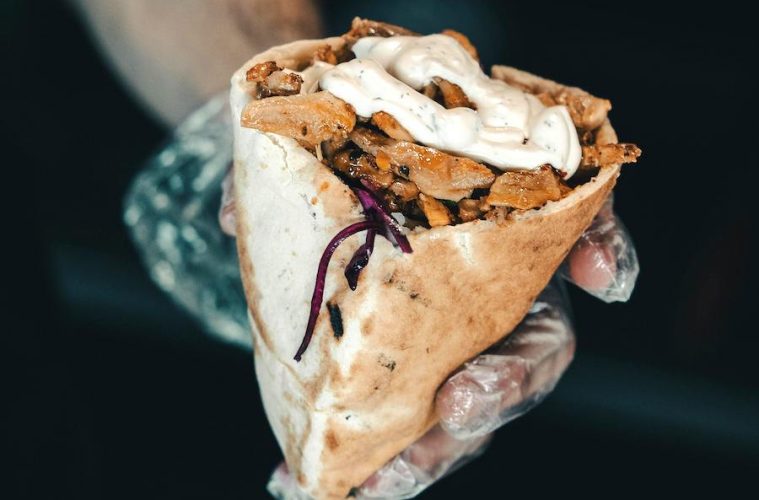 Kebab casero de pechuga de pollo picada