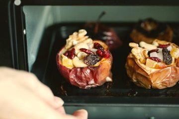 Manzanas asadas rellenas con frutos secos y miel