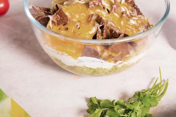 Nachos gratinados con queso y guacamole