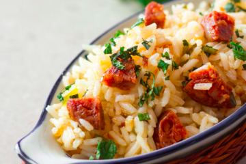 Arroz salteado con restos de chorizo y hierbabuena