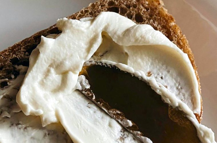 El origen e historia de un producto el queso crema