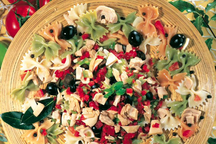 Ensalada templada de pasta con atún claro