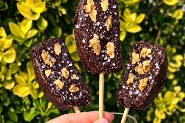 Manzanas crujientes con chocolate negro y nueces