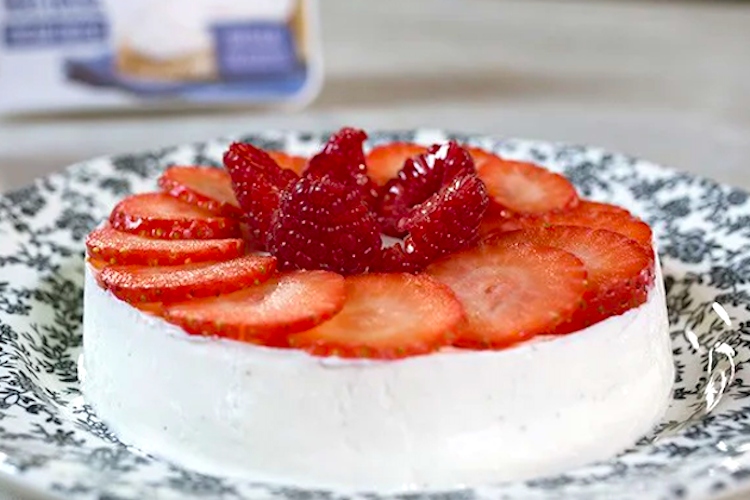 Panna cotta de queso cottage con frutos rojos