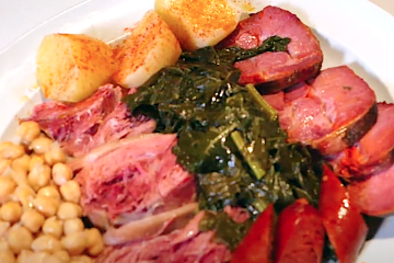 Patatas con chosco, berzas y garbanzos