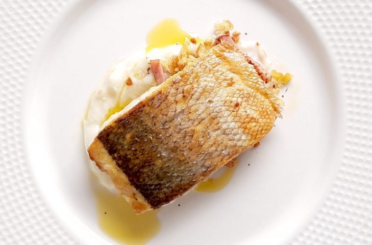 Pescado con crema de coliflor que sobró de ayer