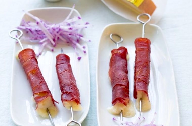 Brochetitas de queso y cecina