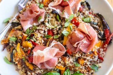 Ensalada de quinoa con verduras asadas y jamón serrano