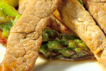 Tiras de ternera salteadas al vino blanco con verduras