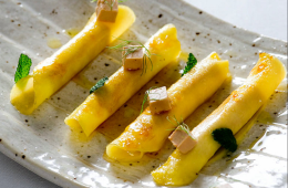 Canutillos de mango con foie gras