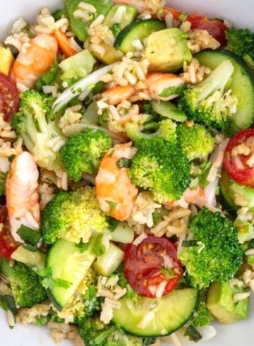 Ensalada de brócoli, arroz y gambas