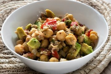 Ensalada de garbanzos, atún y aguacate (Foto Pesca España)
