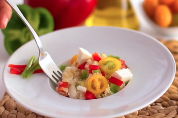 Ensalada de quinoa con verduras y queso fresco
