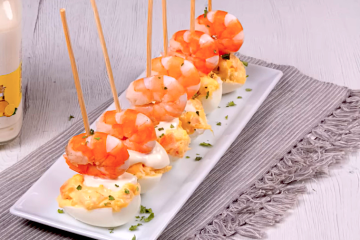 Huevos duros rellenos de bacalao y langostinos