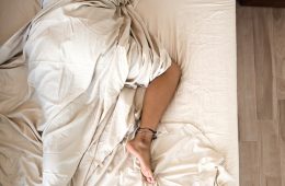 Precauciones alimentarias para dormir mejor este verano