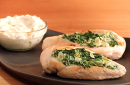 Pechugas de pollo rellenas de espinacas y queso crema