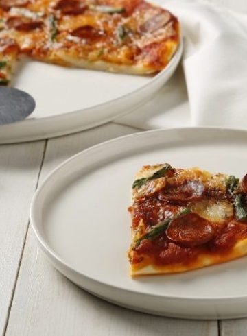 Pizza con sobras de chorizo y espárragos trigueros