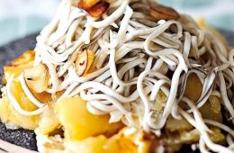 Revuelto de patatas panadera con gulas sobrantes