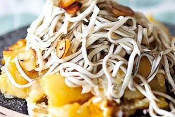 Revuelto de patatas panadera con gulas sobrantes