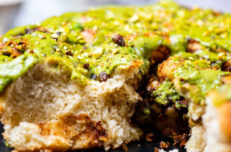 Rollitos de canela con crema de pistacho
