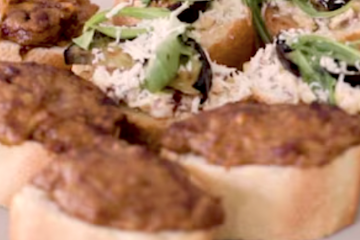 Tapa de berenjena asada y queso curado