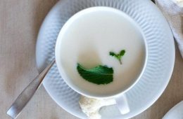 Vichyssoise fresquita de coliflor sobrante