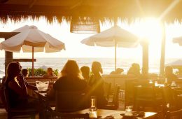 63.800 millones de euros, gasto récord de los turistas internacionales en el primer semestre del año