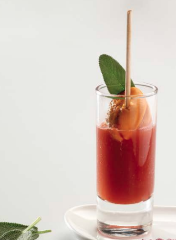 Chupito de Bloody Mary con mejillón