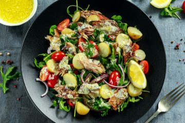 Ensalada de patata, caballa y canónigos (Foto Pesca España)