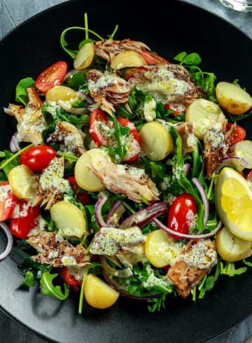 Ensalada de patata, caballa y canónigos (Foto Pesca España)