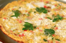 Frittata de pimientos tricolor y queso fresco