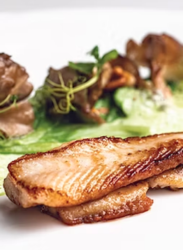 Lenguado glaseado con salsa de soja y setas maitake