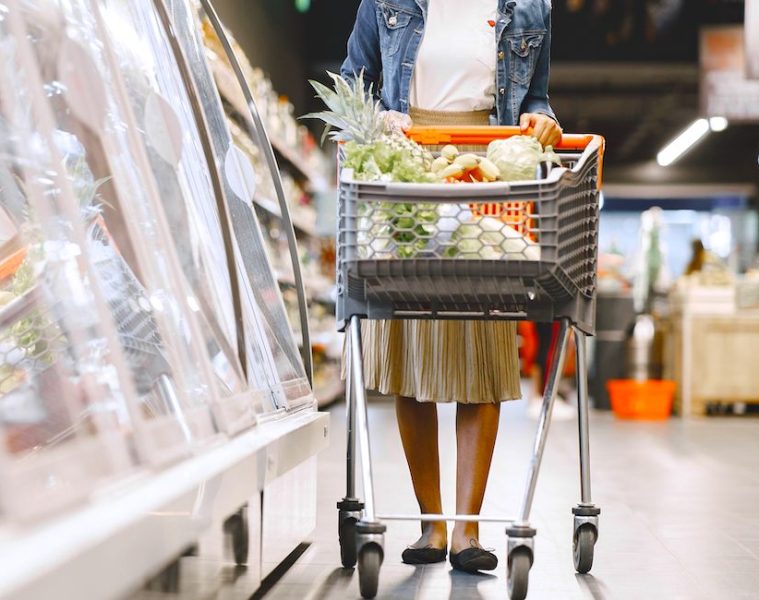 Los productos que protagonizan la cesta de la compra en verano