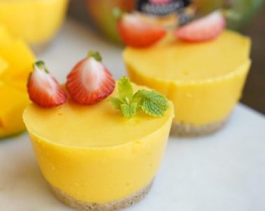 Pastelitos de crema de mango que empieza a madurar