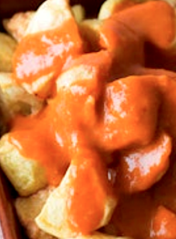 Patatas con salsa brava de restos de chorizo picante