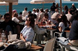 Qué idiomas hablan los turistas internacionales que nos visitan?