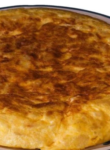 Tortilla de patata y sobras de carne picada