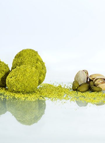 Bolitas de queso recubiertas de pistacho