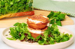 Calabaza a la plancha con queso de cabra, canónigos y rúcula