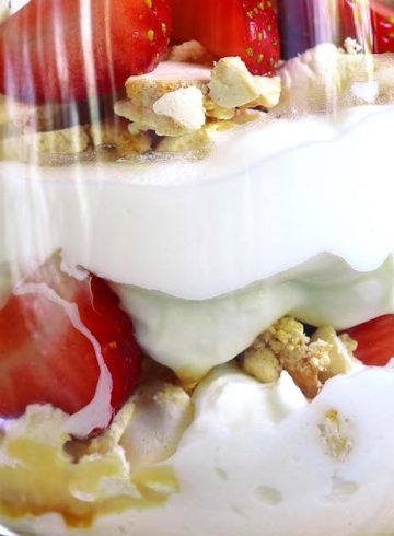 Copa de yogur con frutos rojos y muesli