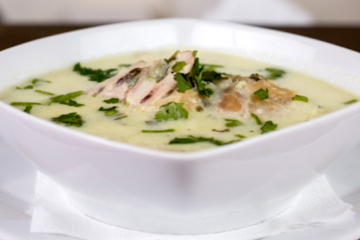 Crema de espinacas con láminas de bacalao y garbanzos crujientes