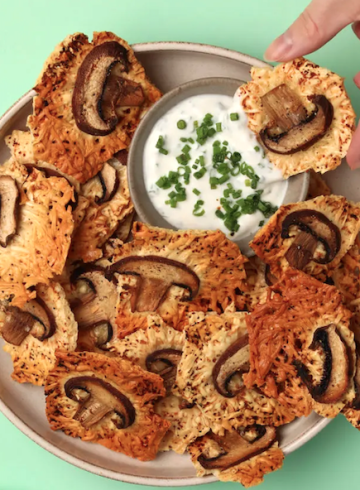 Crujientes de parmesano y champiñones