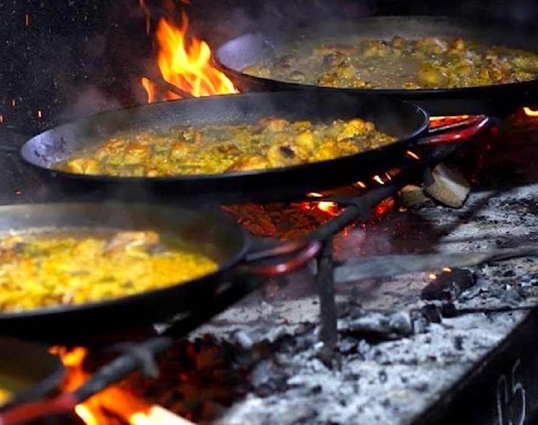 Doce cocineros internacionales compiten este domingo en Valencia por la mejor paella del mundo