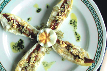 Endivias con anchoa y queso de torta