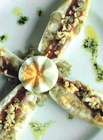 Endivias con anchoa y queso de torta