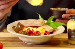 Ensalada de tomate y ventresca con vinagreta de mostaza
